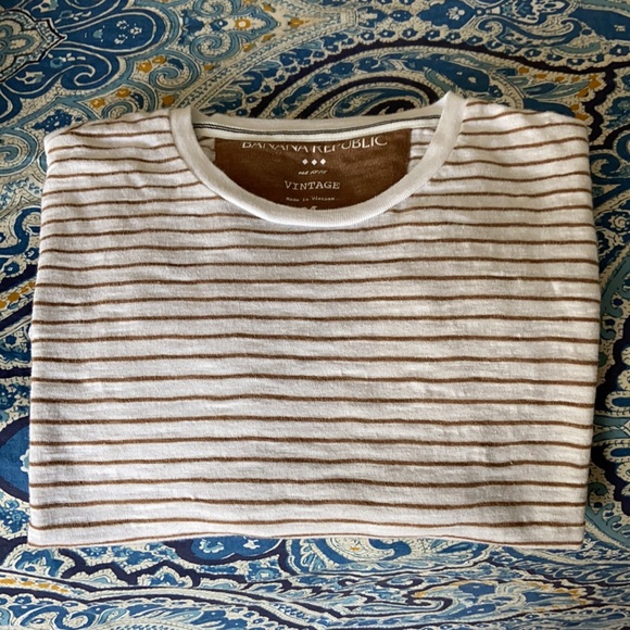 Men’s Banana Republic dress t-shirt